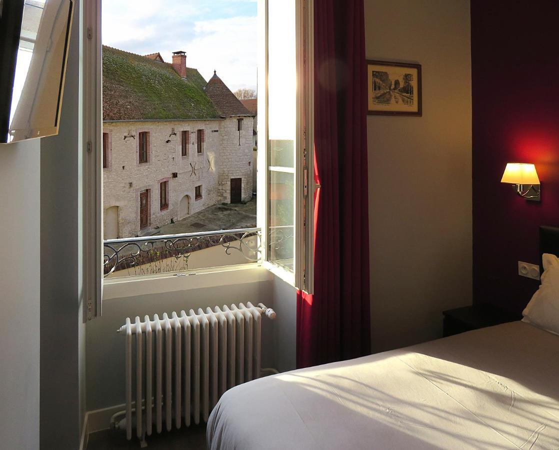 Hotel Le Dormeux Mehun-sur-Yevre ภายนอก รูปภาพ