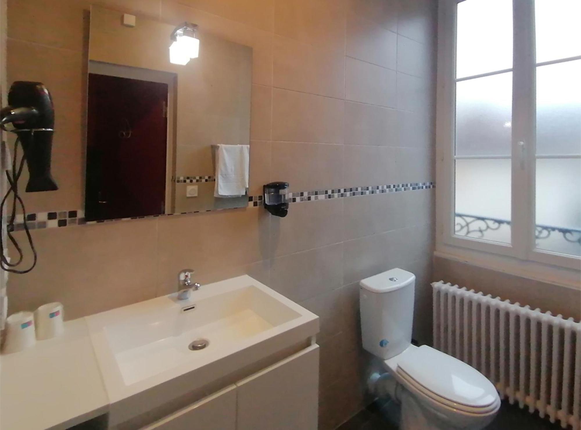Hotel Le Dormeux Mehun-sur-Yevre ภายนอก รูปภาพ