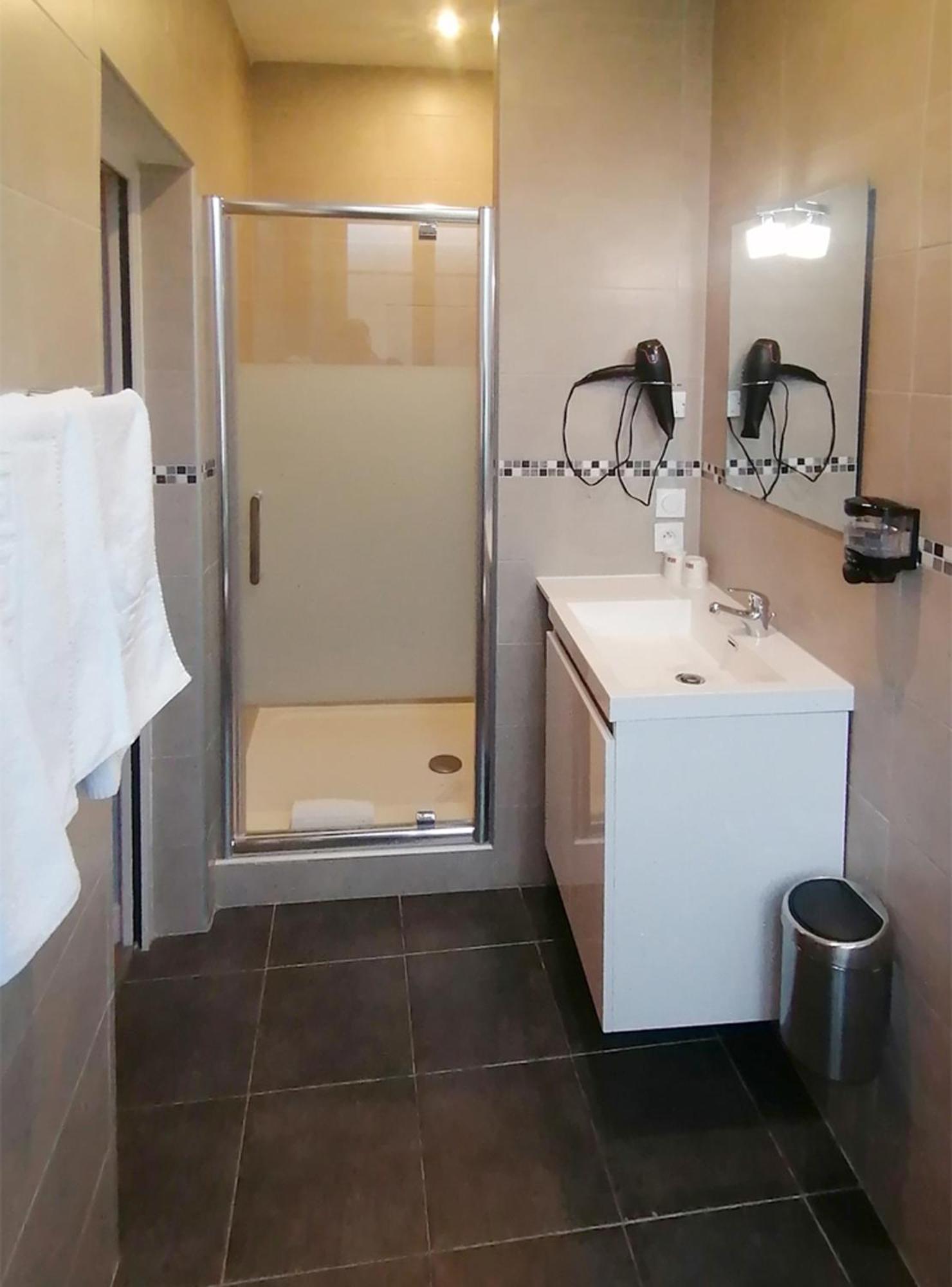 Hotel Le Dormeux Mehun-sur-Yevre ภายนอก รูปภาพ